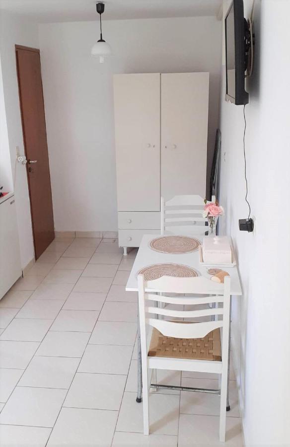 Daphnes Apartments Ratzaklion Экстерьер фото